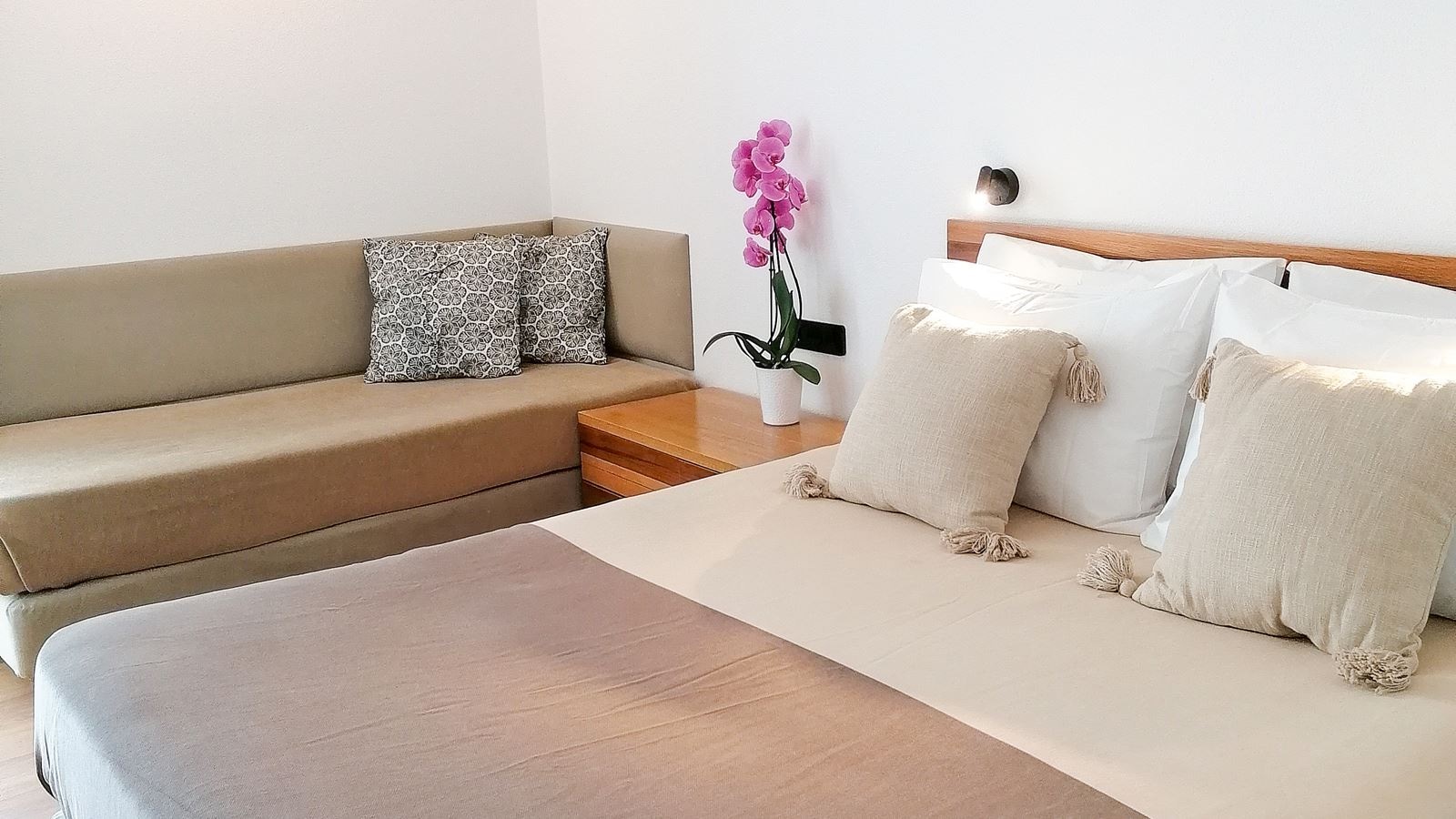 rooms-casa-room-fields-view