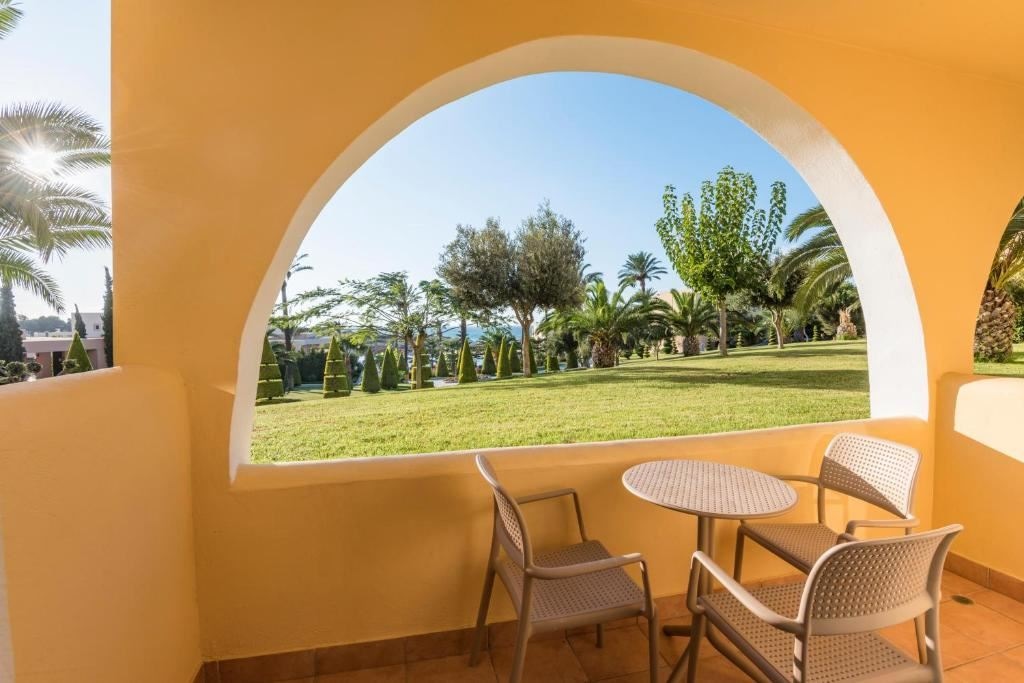 rooms-standard-single-room-ground-floor-terrace