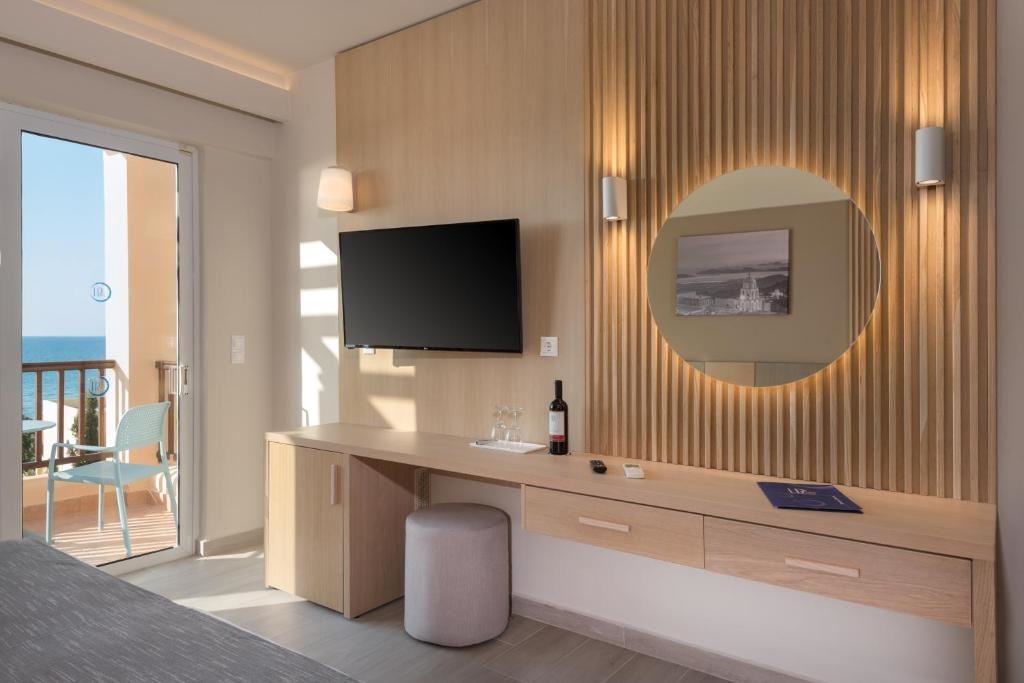 rooms-family-room-balcony-or-terrace