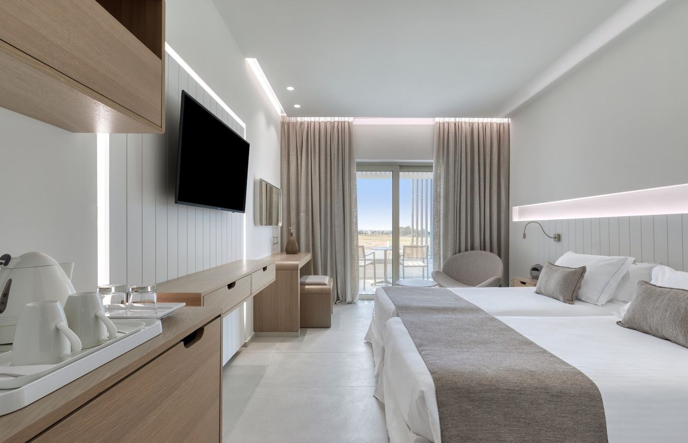 rooms-superior-twin-sea-view-room-with-balcony