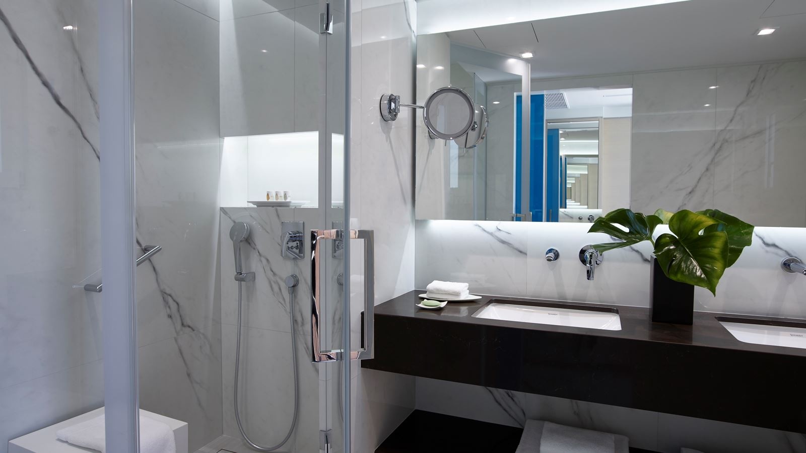 rooms-deluxe-twin-room-with-balcony-or-terrace