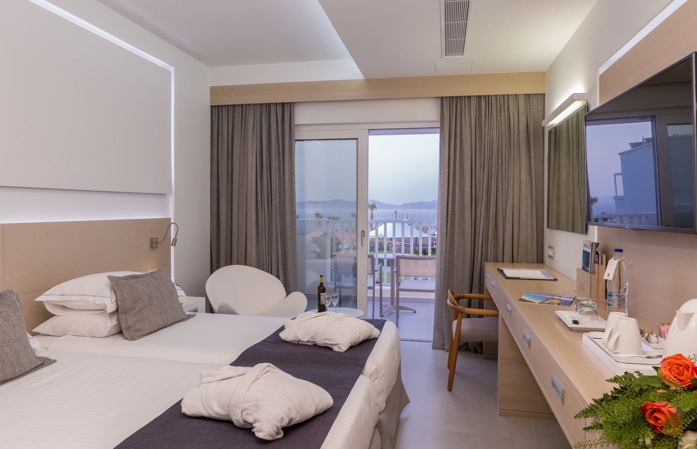 rooms-deluxe-twin-sea-view-room-with-balcony-or-terrace