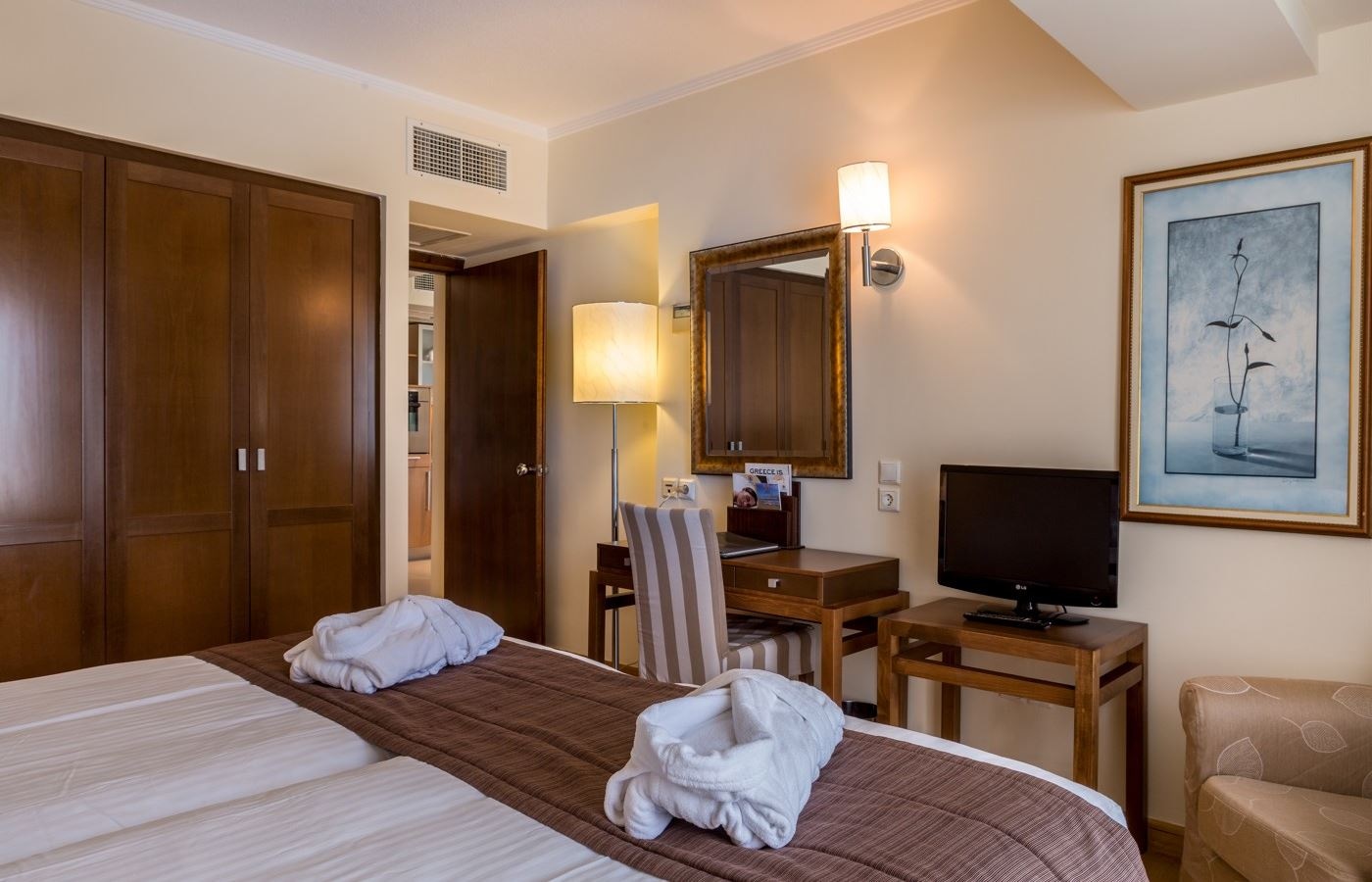 rooms-superior-apartment-1-bedroom-balcony-or-terrace