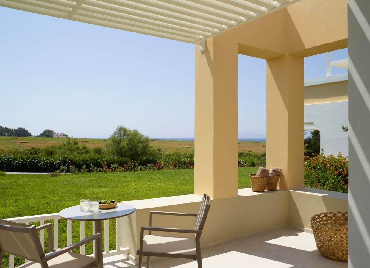 rooms-deluxe-family-room-balcony-or-terrace