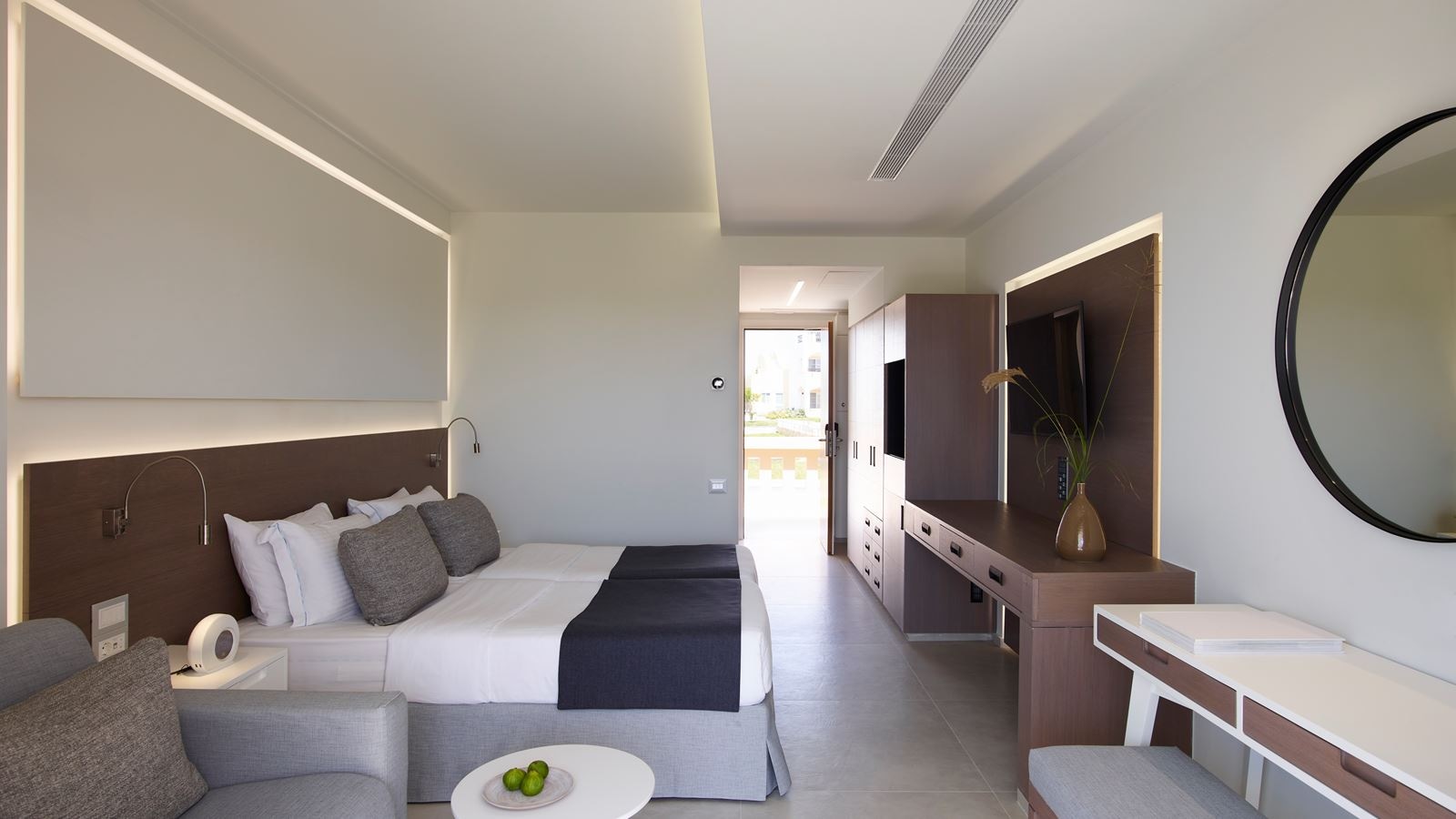rooms-family-suite-with-balcony