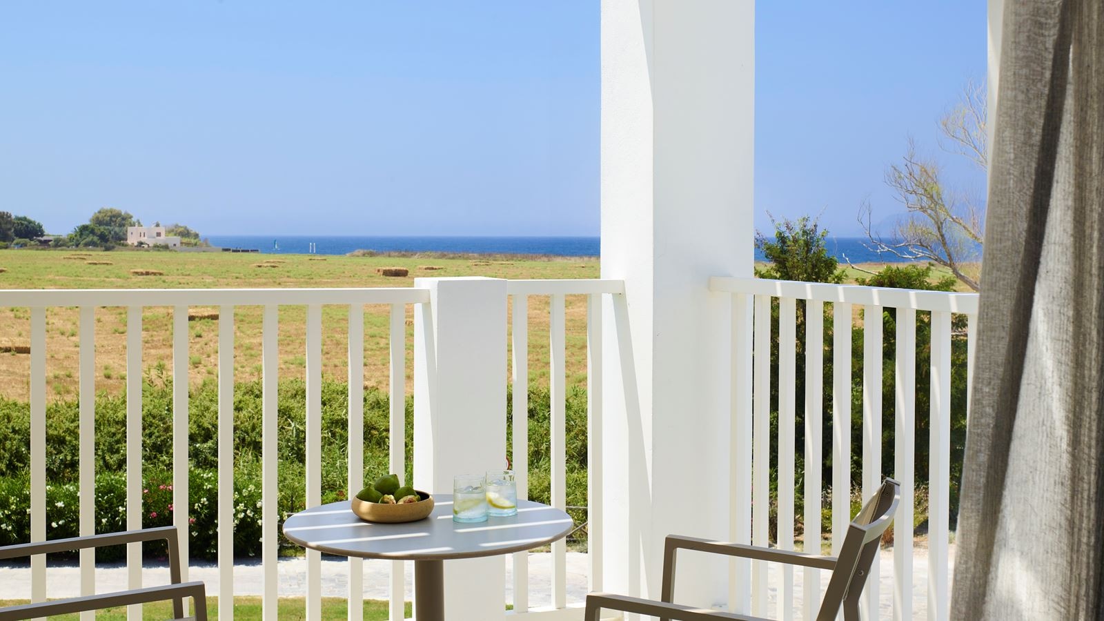 rooms-family-suite-with-balcony