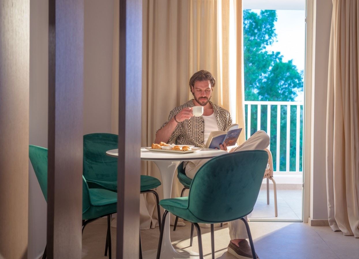 rooms-executive-suite-with-balcony-or-terrace