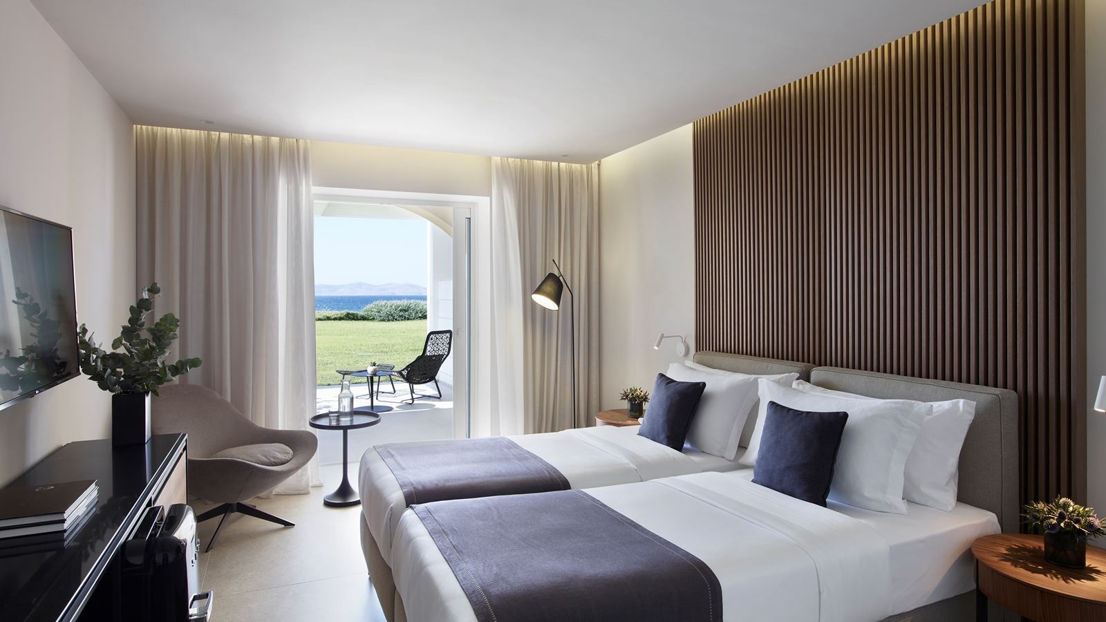 rooms-luxury-suite-2-bedrooms-seaview-balcony-or-terrace