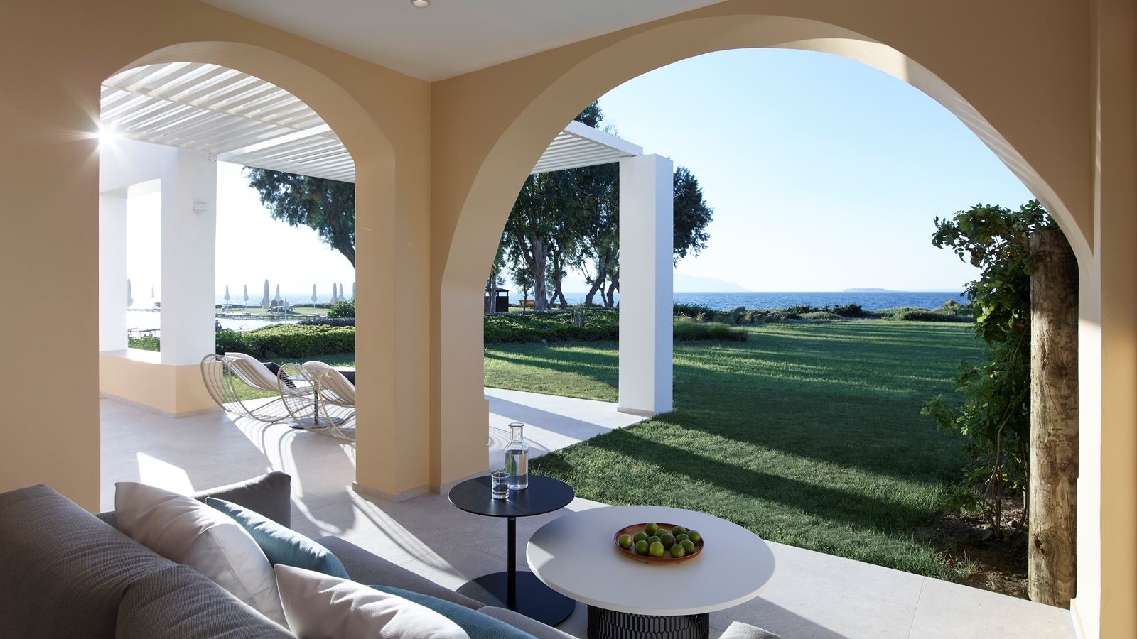 rooms-luxury-suite-2-bedrooms-seaview-balcony-or-terrace