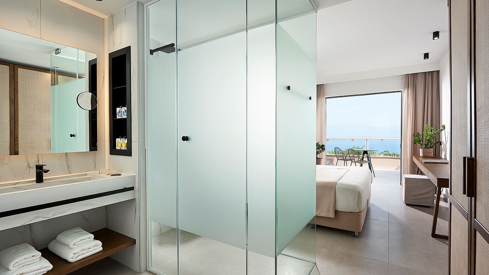 rooms-premium-double-room-sea-front-balcony