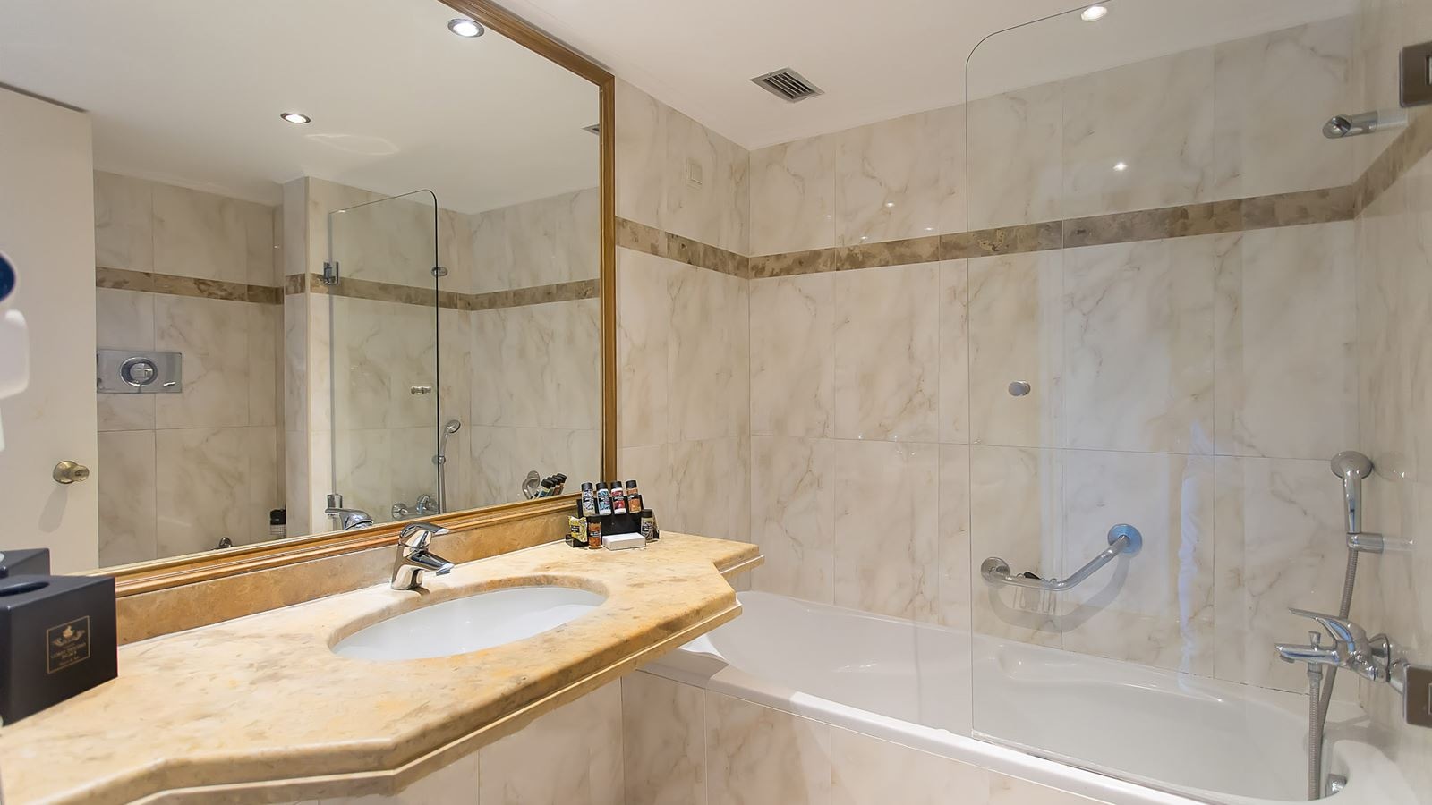 rooms-twin-lake-view