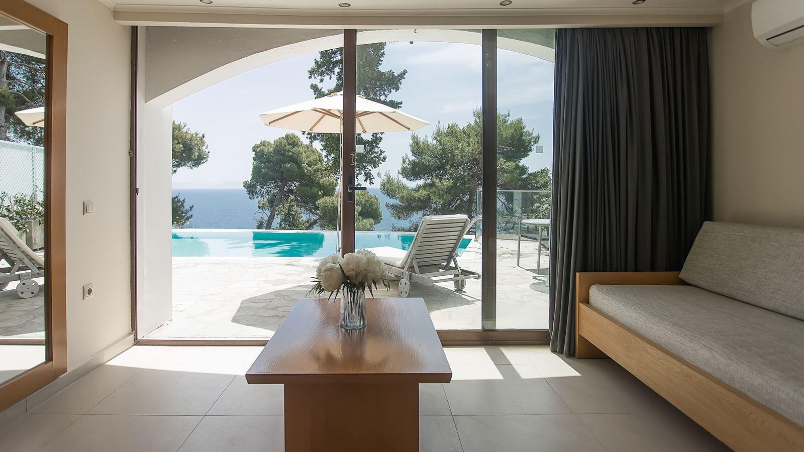 rooms-superior-bungalow-sea-view-with-sharing-pool