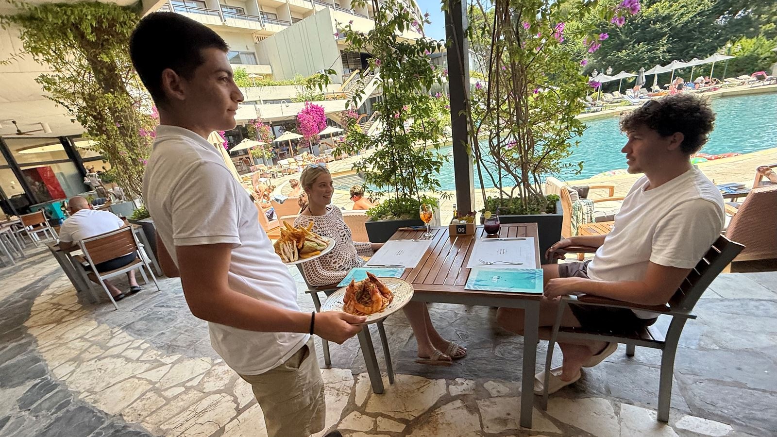 bars-almira-pool-bar