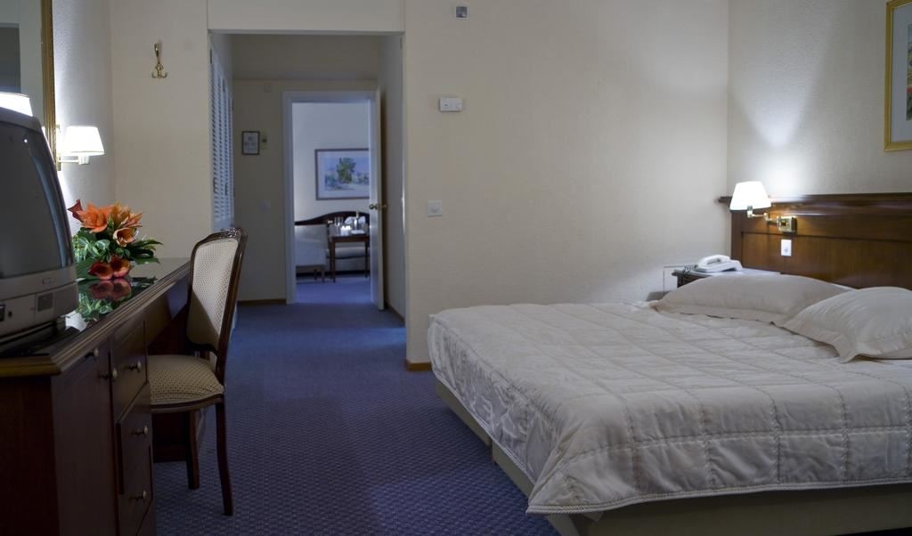 rooms-standard-double-room-sea-view