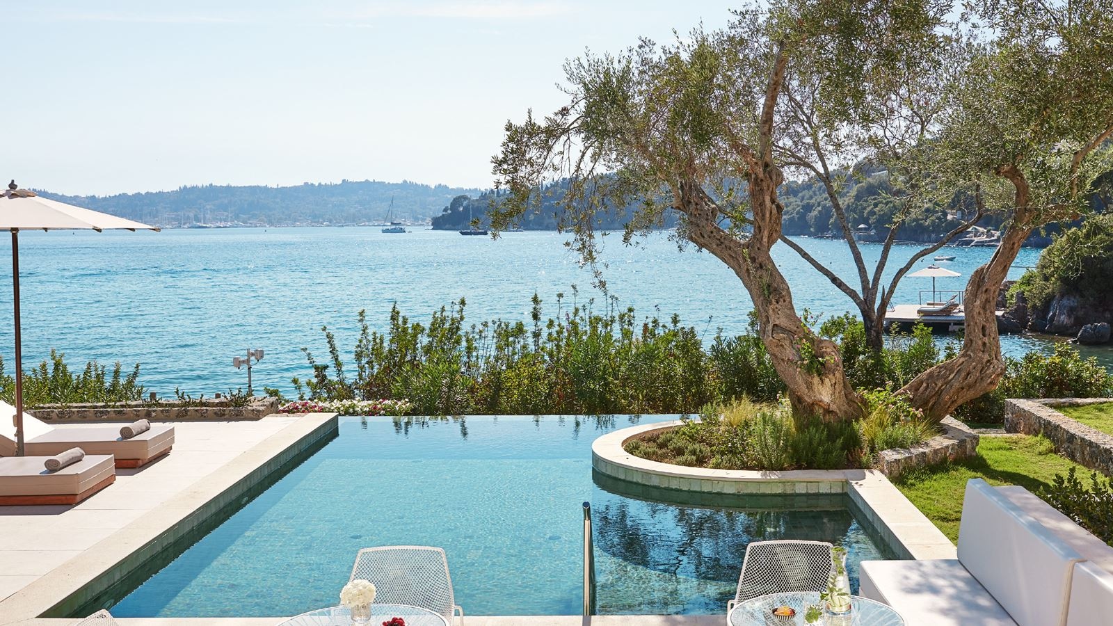 rooms-2bedroom-beachfront-villa-private-pool