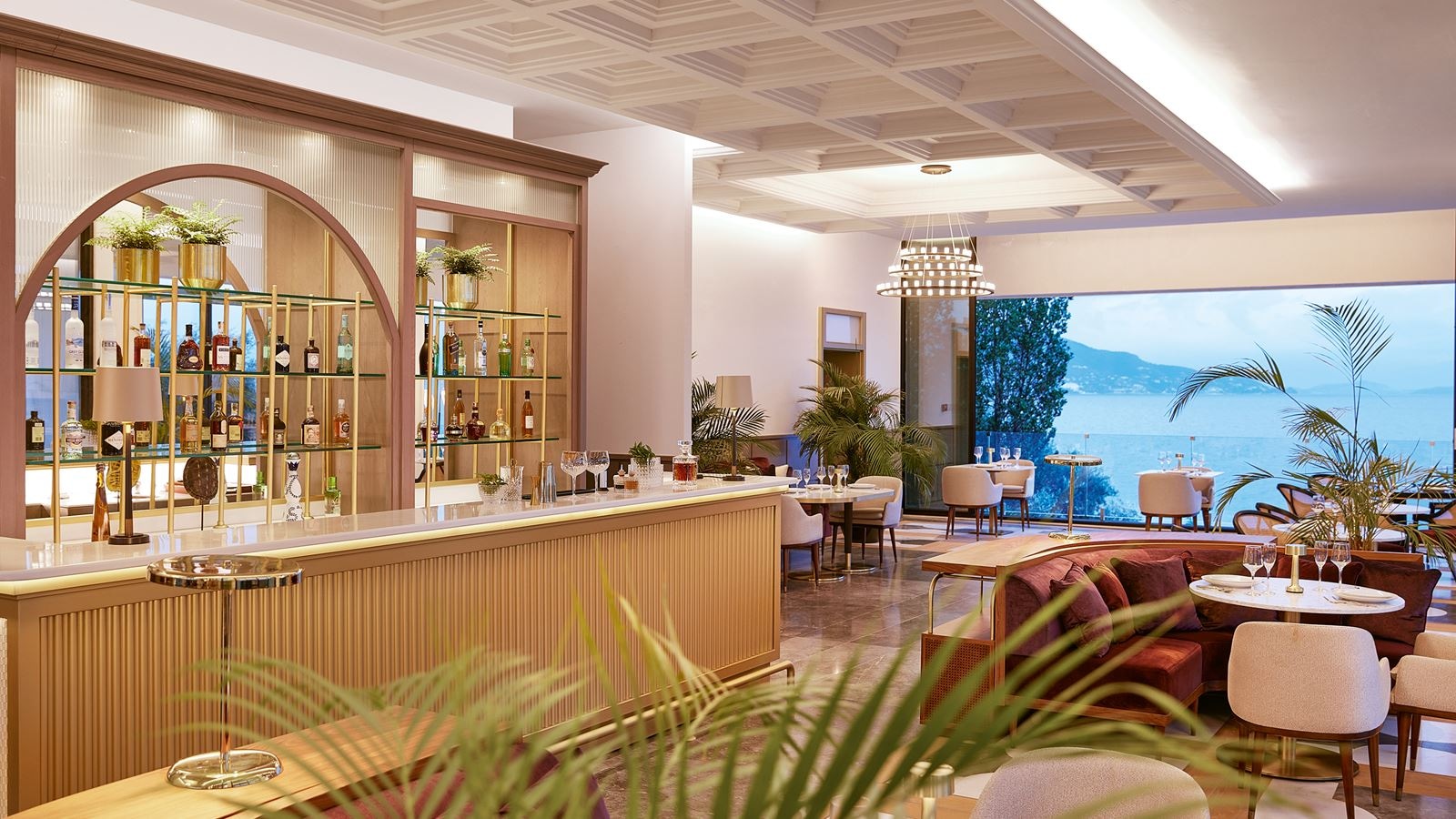 bars-merlins-bar-restaurant