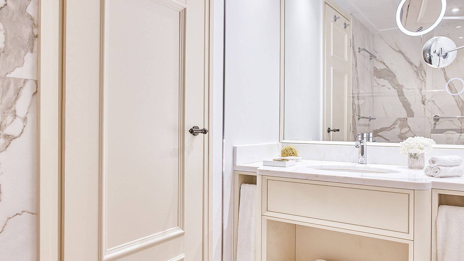 rooms-deluxe-guestroom-sea-view