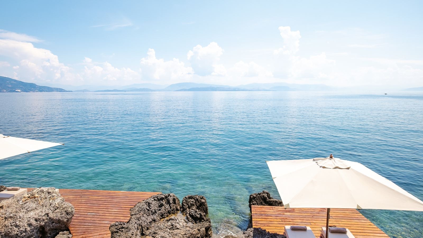 rooms-palazzo-sissy-private-pool-on-the-rocs