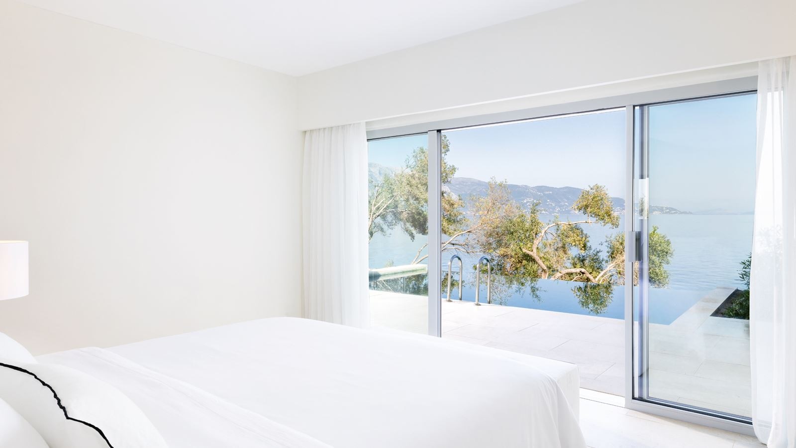 rooms-palazzo-di-lago-private-pool-on-the-rocs