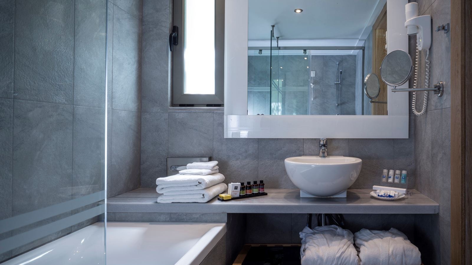 rooms-double-main-building-or-bungalow-sea-front