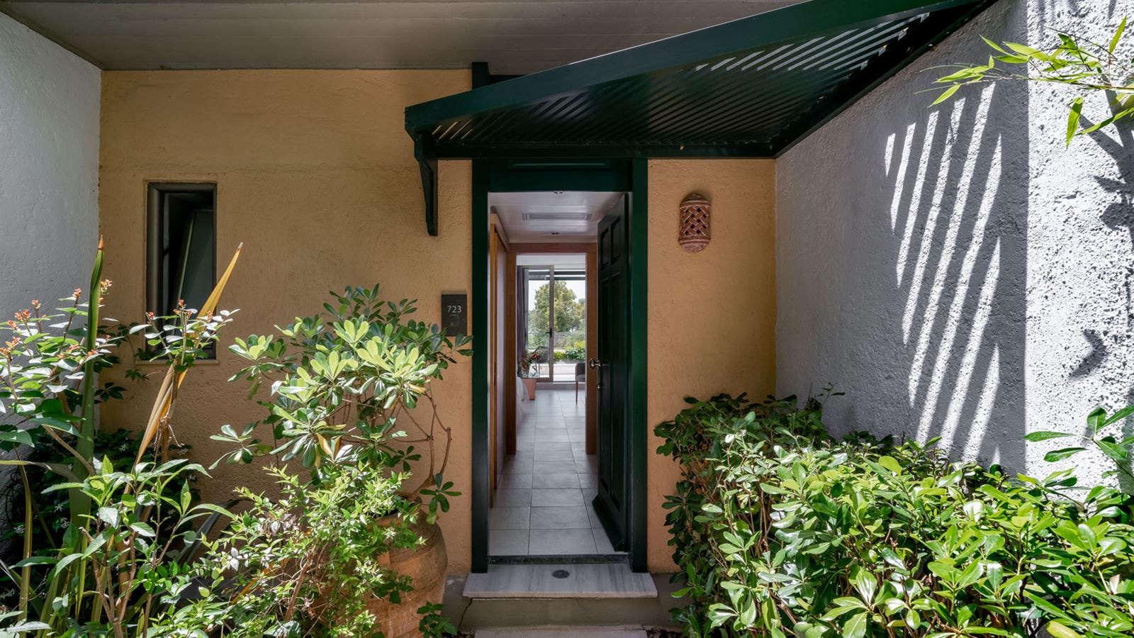 rooms-single-main-building-or-bungalow-garden-view