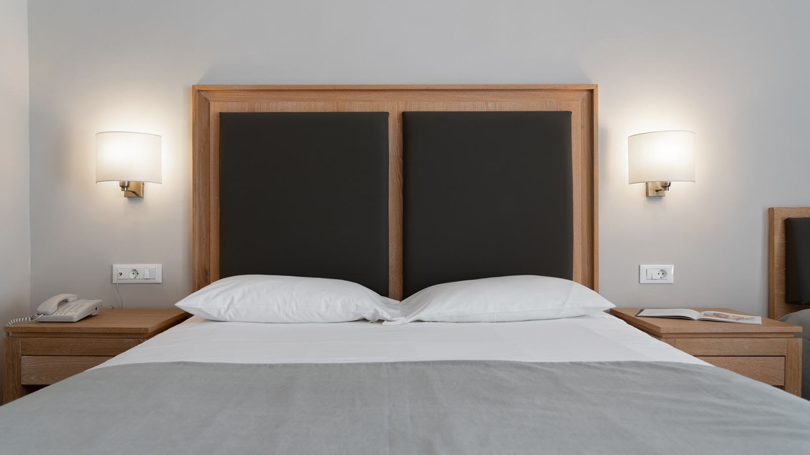 rooms-single-main-building-or-bungalow-garden-view