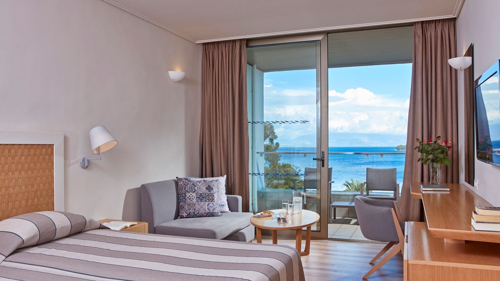 rooms-single-main-building-or-bungalow-sea-view