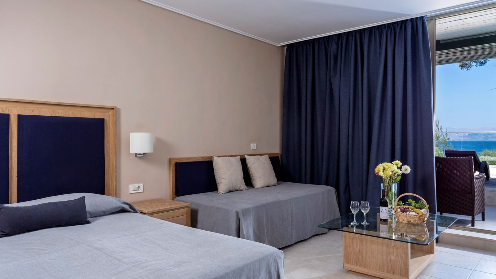 rooms-single-main-building-or-bungalow-sea-view