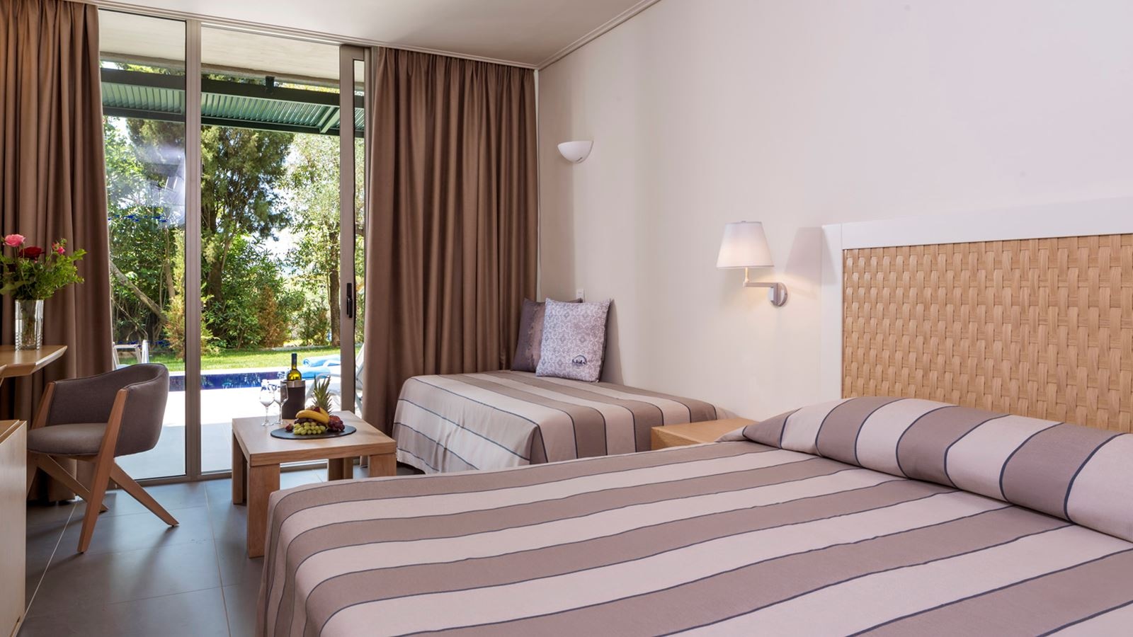 rooms-double-main-building-or-bungalow-garden-view-private-pool