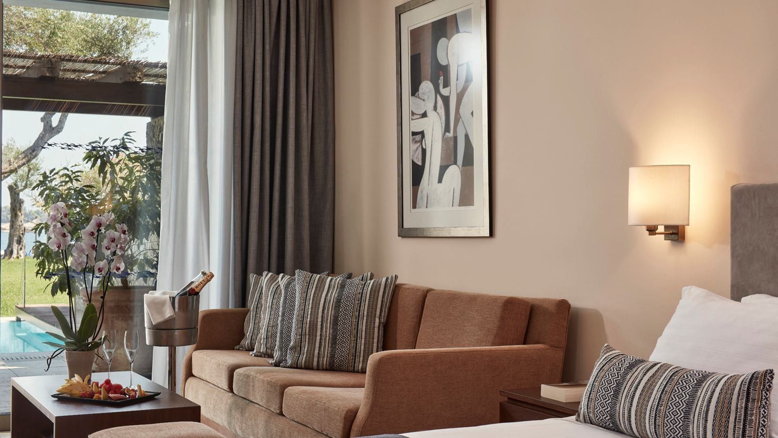 rooms-junior-suite-bungalow-sea-front-with-private-pool