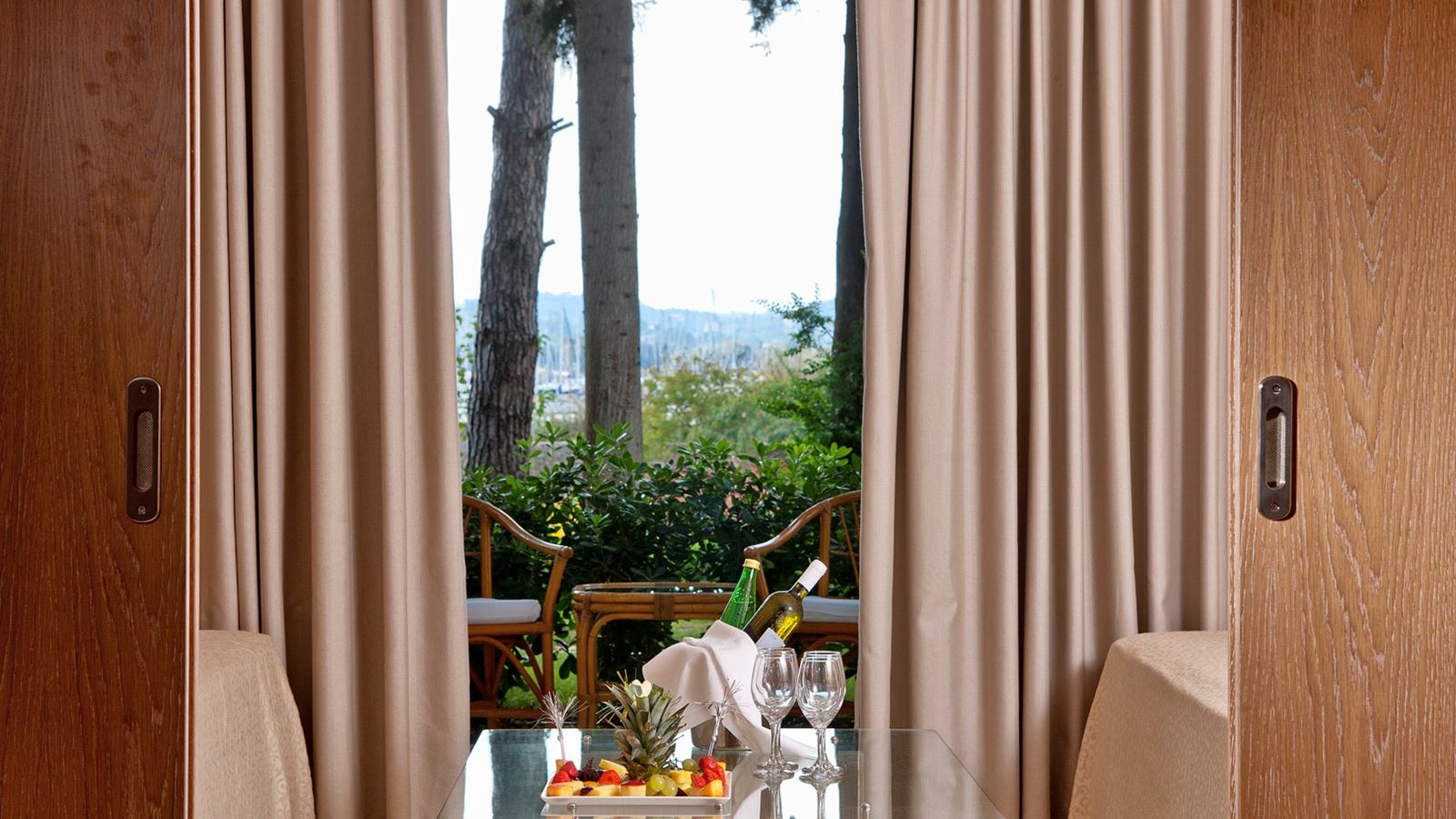 rooms-family-room-garden-view-main-building-or-bungalow