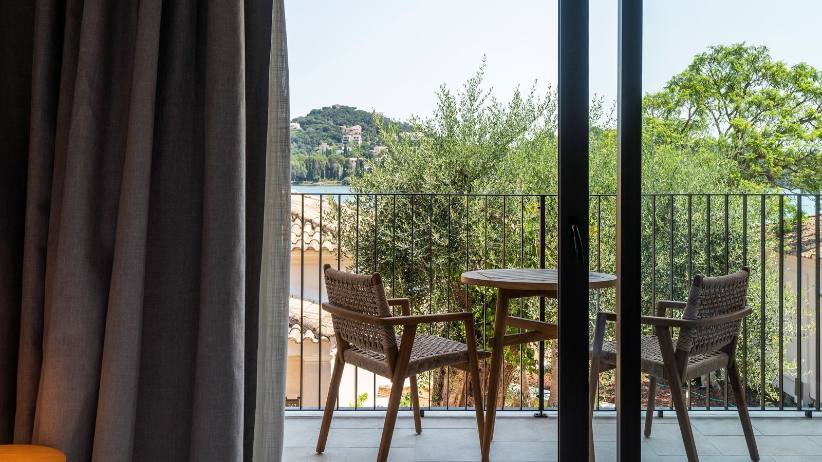 rooms-bungalow-club-beach-front