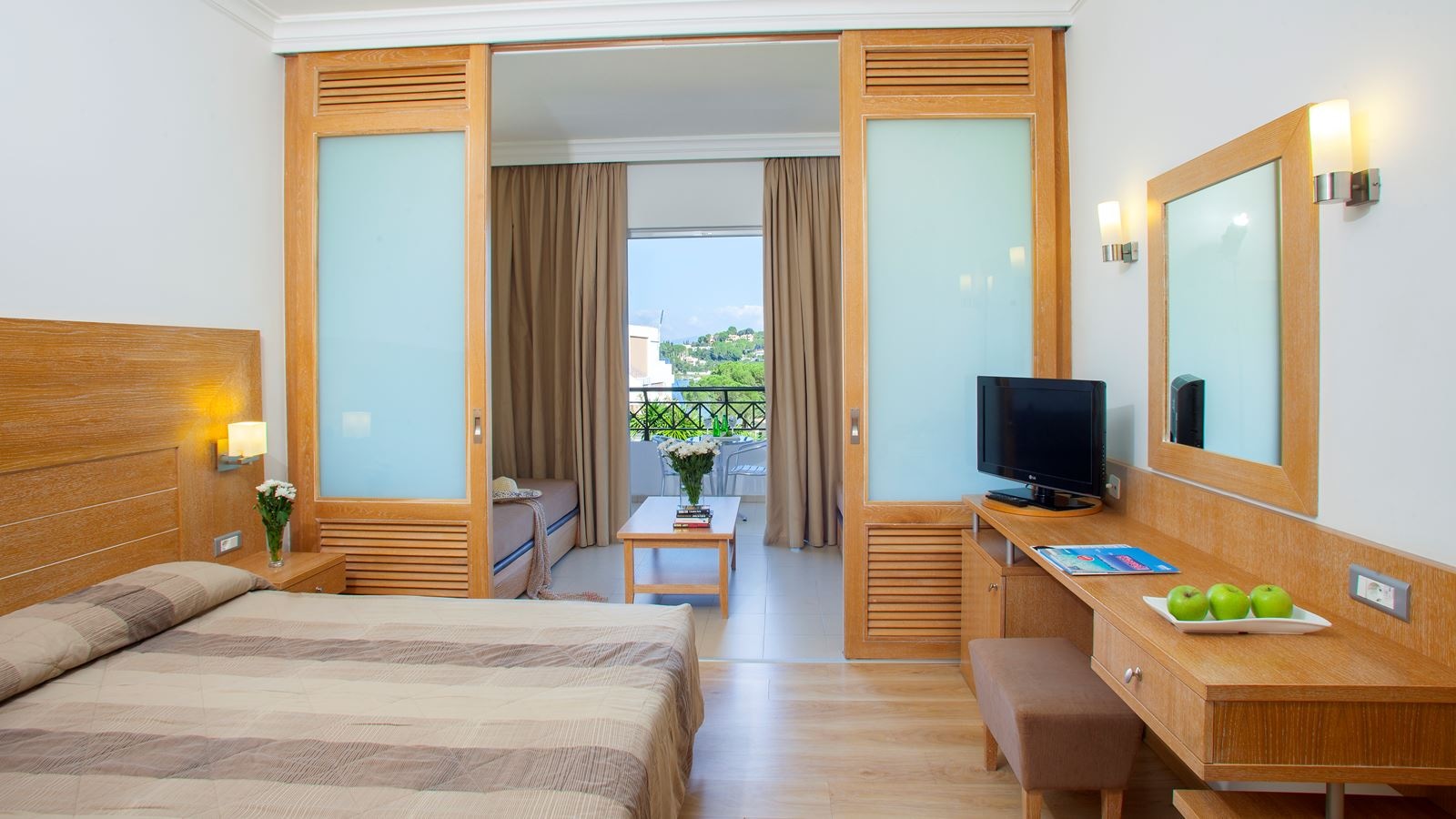 rooms-room-family-sea-view