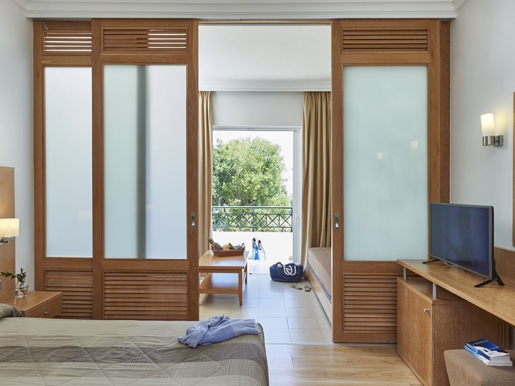 rooms-room-family-land-view