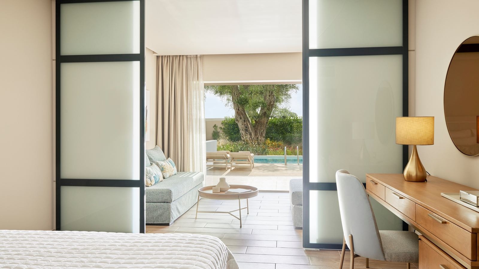 rooms-junior-suite-private-pool-garden-view