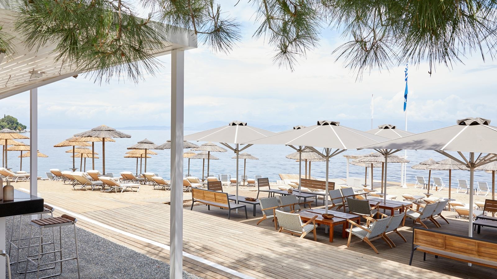 restaurants-deck-bar--grill