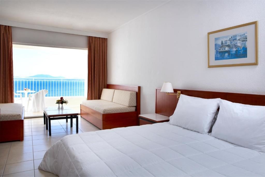 rooms-family-room-main-building-sea-view