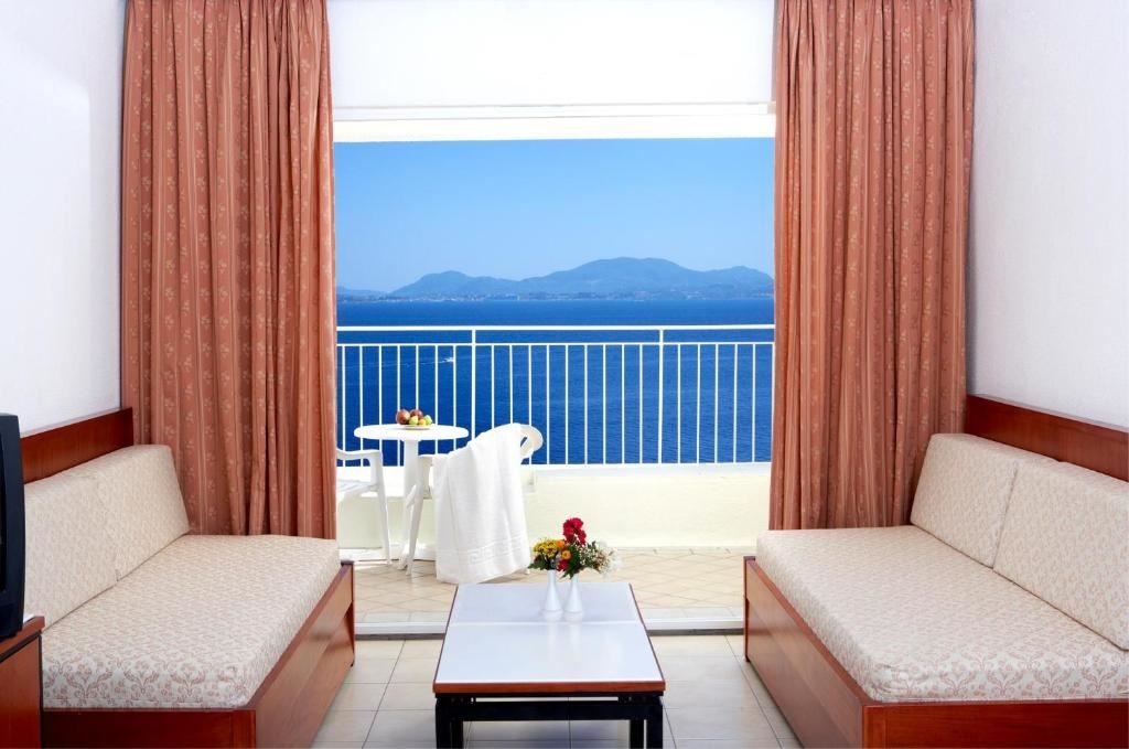 rooms-family-room-main-building-sea-view