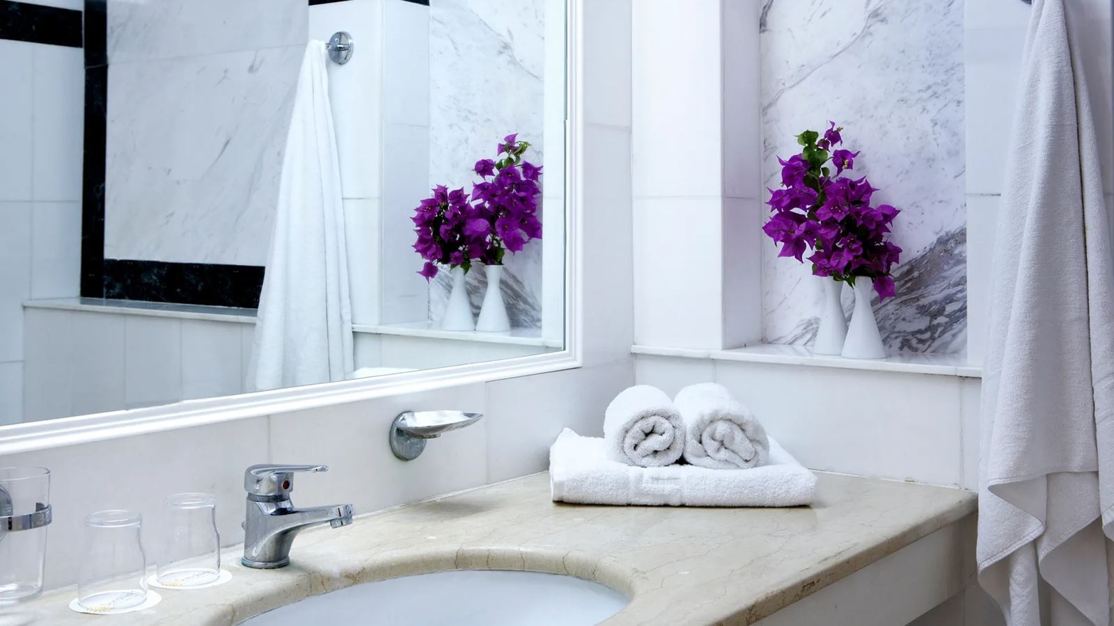 rooms-double-room-main-building-garden-view