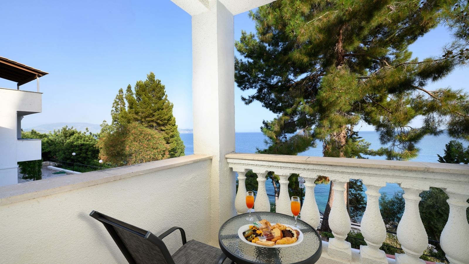 rooms-family-bungalow-garden-view