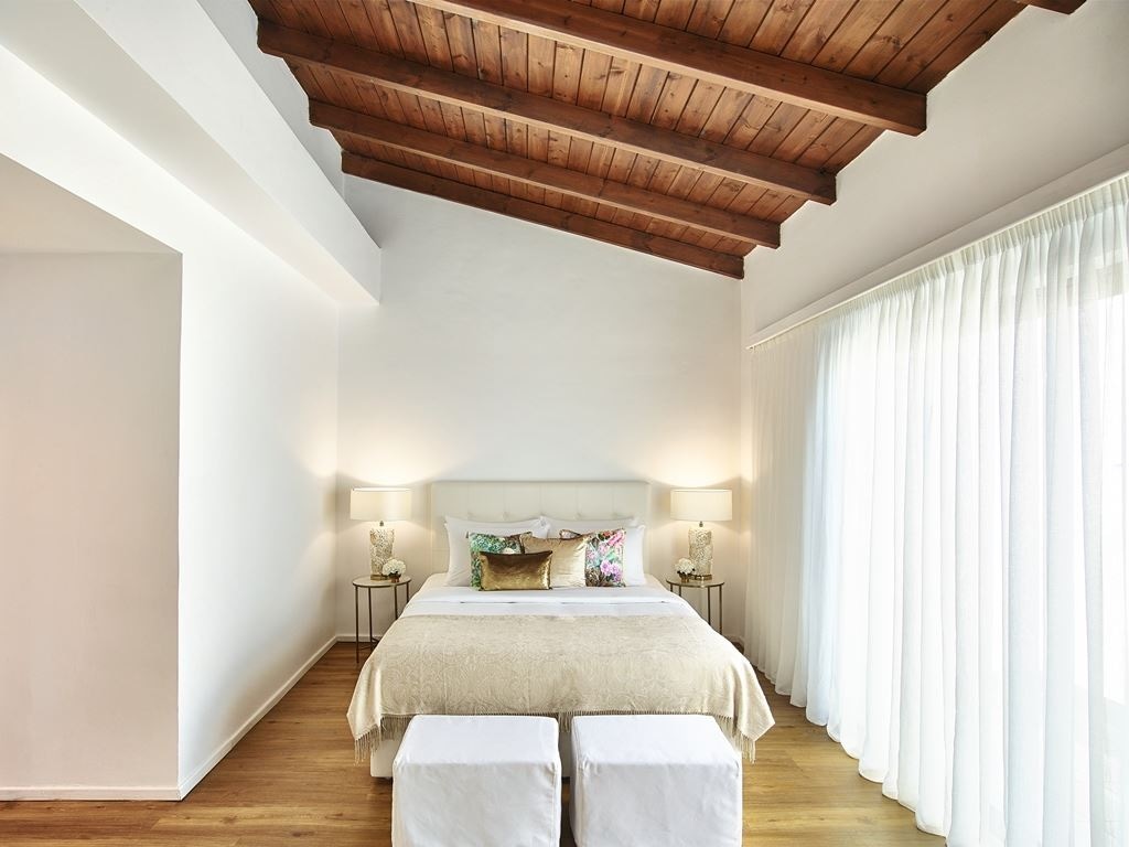 rooms-superior-bungalow-poolside