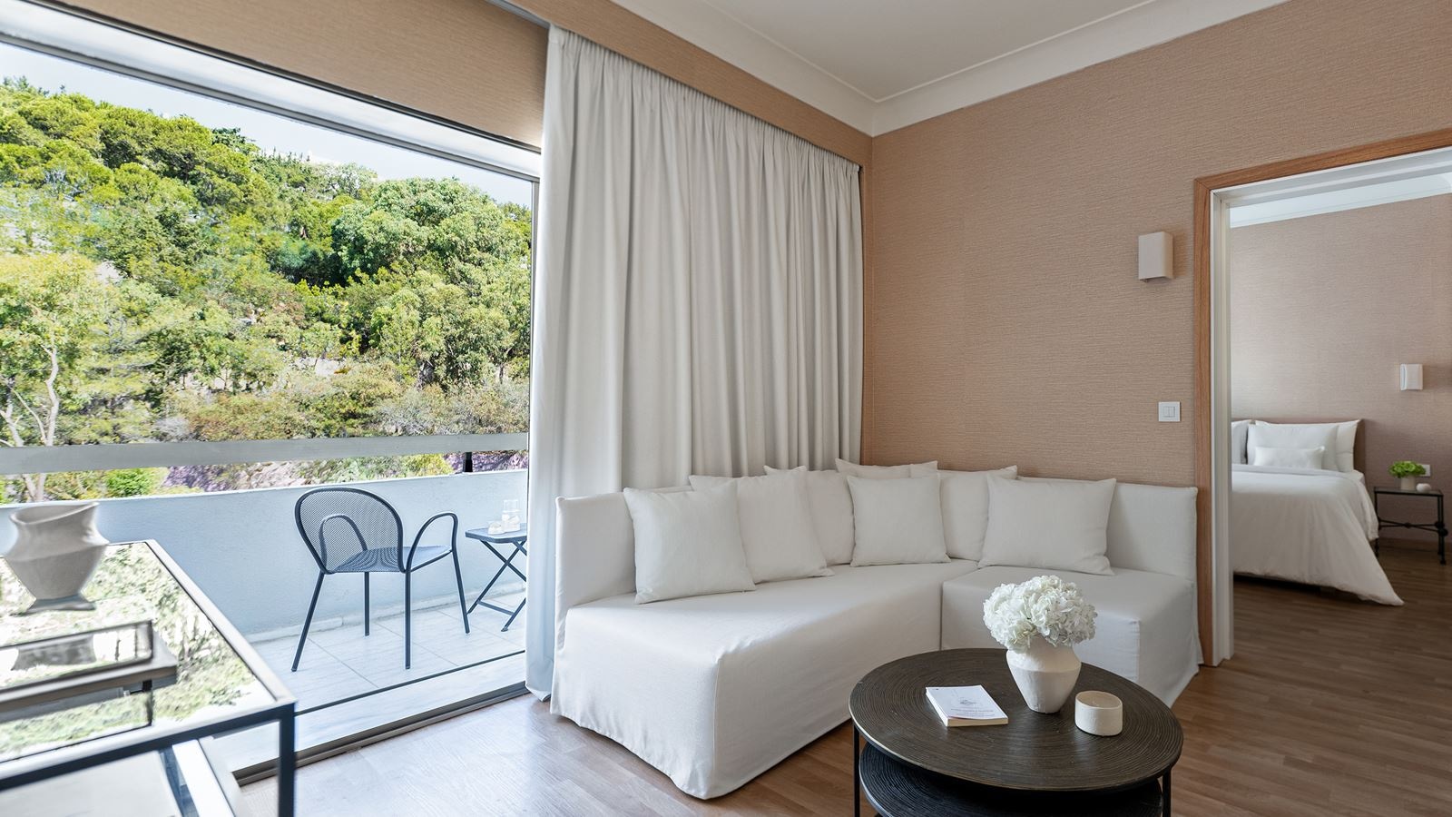 rooms-grand-family-apartment-inland-view