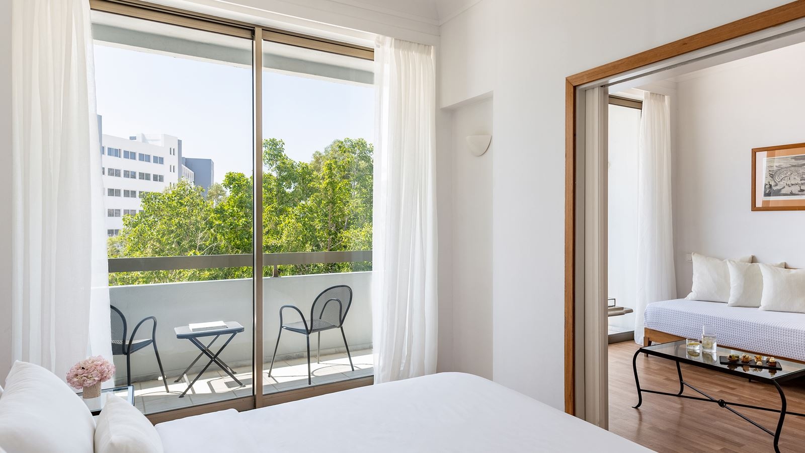 rooms-premier-family-guestroom-side-sea-view