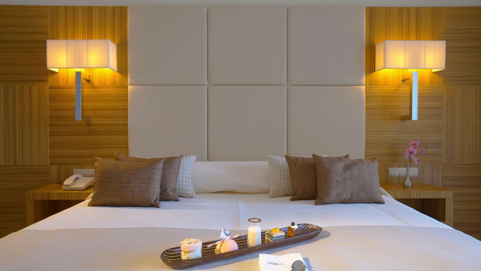 rooms-deluxe-room-sea-view