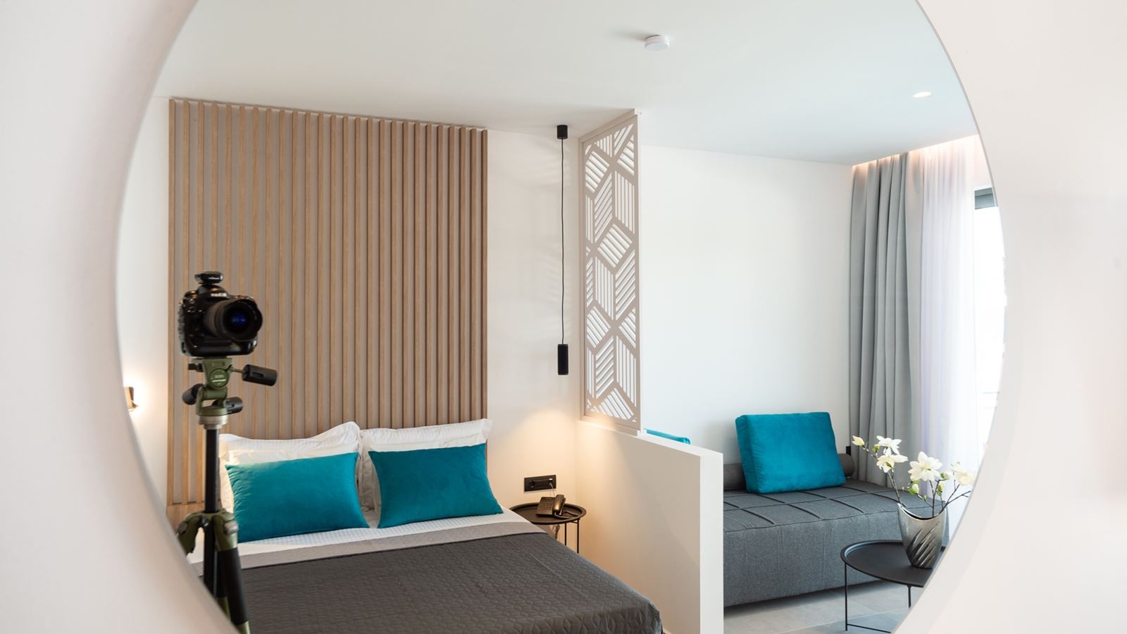 rooms-suite-sharing-pool