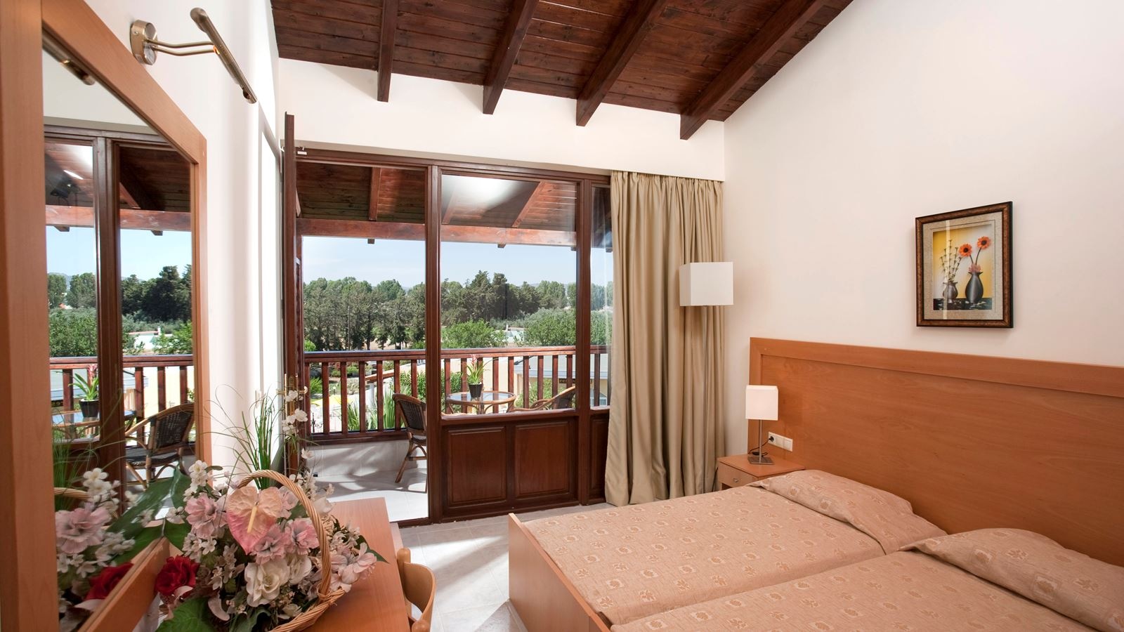 rooms-superior-twin-room-balcony