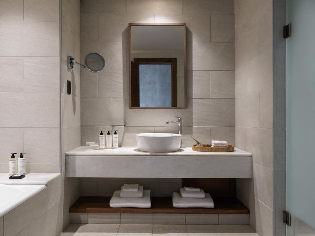 rooms-ottoman-garden-junior-suite-with-openair-jetted-tub