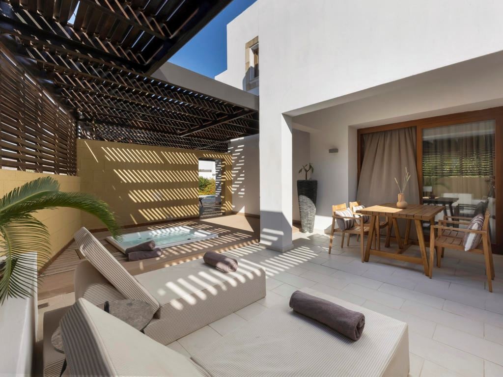 rooms-ottoman-garden-pool-suite