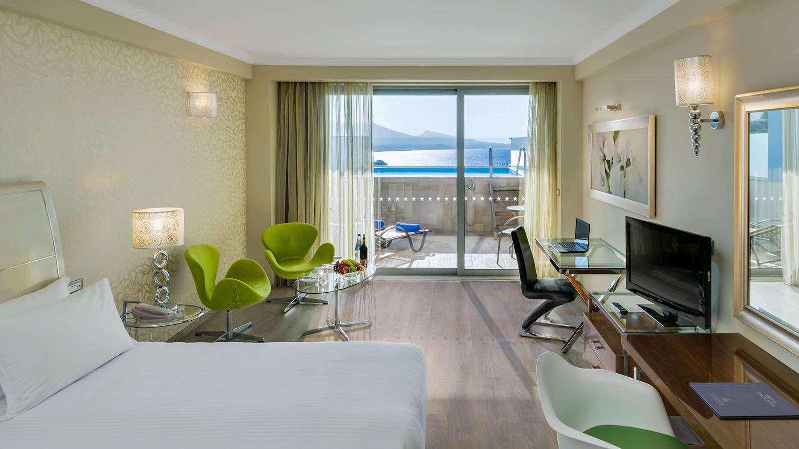 rooms-deluxe-room-sea-view-with-personal-pool