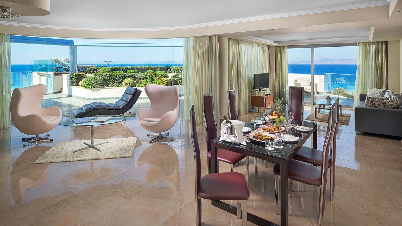 rooms-ambassador-suite-sea-view-with-personal-pool-signature-collection